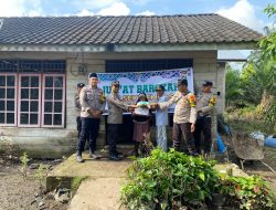 Jumat Barokah, Polsek Kempas Berbagi Sembako Terhadap Sesama
