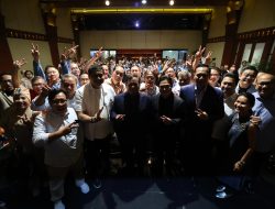 Momen Prabowo Nostalgia Nyanyi The Beatles dan Rock 60an di Acara Alumni AS Relawan Erick Thohir