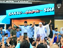 Prabowo dan Relawan Nderek Guru Habib Luthfi Bershalawat Bersama di Serang