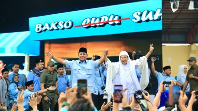 Prabowo dan Relawan Nderek Guru Habib Luthfi Bershalawat Bersama di Serang