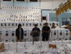 Pantauan Kegiatan Packing atau Pengepakan Logistik Pemilu 2024, Polres Dumai Pastikan Gudang Logistik KPU Kota Dumai Bebas dari Potensi Kerawanan Keamanan