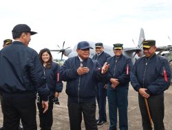 Jokowi, Prabowo, KSAU dkk Kompak Pakai Jaket Bomber Saat Serah Terima C-130J Super Hercules