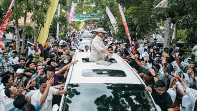 Prabowo Disambut Histeris Ribuan Warga saat Resmikan Sumber Titik Air Bersih di Bangkalan Madura