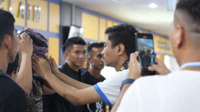 Simbol Penghormatan, Asykar Theking Pakaikan Tanjak ke Muflihun