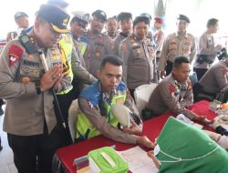 Pastikan Kondisi Kesehatan Personil Pengamanan TPS Pemilu 2024 dalam Keadaan Baik, Si Dokes Polres Pelalawan Lakukan Pemeriksaan Kesehatan