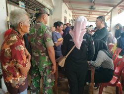 Peduli Warga Kurang Mampu Babinsa Dampingi Pendistribusian Bantuan Beras