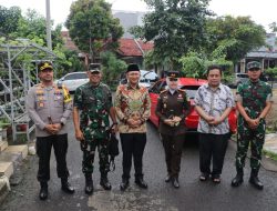 Pastikan Pemilu Berjalan Dengan Aman Dandim 0509 Dampingi Danrem 051/WKT Bersama Forkompinda Tinjau Beberapa TPS Di Kabupaten Bekasi