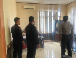 Danyon Batalyon B Pelopor Sat Brimobda Riau Kunjungi Sekretariat KPU Daerah Kabupaten Rokan Hilir