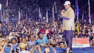 Prabowo Hujan-hujanan, Joget Bareng 80 Ribu Masyarakat Manado