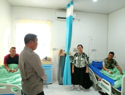 Kapolda Sumut Jenguk Dua Personil Korban Penganiayaan Saat Menangkap Pelaku Narkoba
