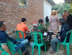 Bela Masyarakat Babinsa Dampingi Pendistribusian Bantuan Beras