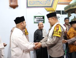 Pastikan Kamtibmas Kondusif Selama Bulan Suci Ramadhan, Kapolres Pelalawan Rutin lakukan Sholat Tarawih Keliling
