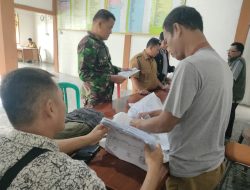 Jelang Lebaran Babinsa Dampingi Pendataan Ulang Bantuan Pemerintah