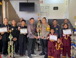 Kombes Pol Jeki Rahmat Mustika SIK Serahkan Piala Bergilir Kapolresta Cup II