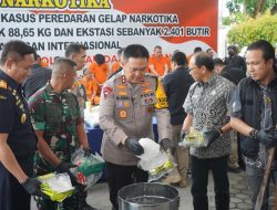 Pemusnahan Barang Bukti Narkoba Jaringan Internasional, Kapolda Riau: Sikat Habis Kampung Narkoba