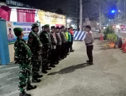 Babinsa Terjun Pantau Arus Mudik Di Perbatasan Kedungwaringin
