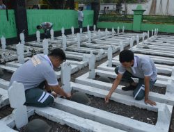 Bakti Sosial, Rutan Bangil Kanwil Kemenkumham Jatim Bersihkan TMP Kusuma Bangsa Peringatan HBP Ke-60