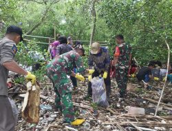 Pesisir Pantai Kampung Beting Jadi Sasaran Kegiatan Karyabakti Koramil 03 Cabang Bungin