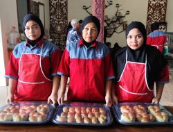 Terus Produktif, WBP Perempuan Rutan Bangil Kanwil Kemenkumham Jatim Produksi Kue American Softbun