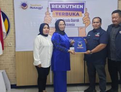 Ade Hartati Rahmat Serahkan Formulir ke Partai Nasdem