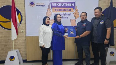 Ade Hartati Rahmat Serahkan Formulir ke Partai Nasdem