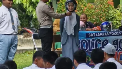 Satlantas Polres Pelalawan Bersama Tim ISDC laksanakan “Police Goes To School” ke Sekolah SMP 3 dan SMA 1 Bandar Sei Kijang