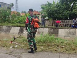 Bakti TNI Babinsa Sasar Pembersihan Kali Pasir Gombong