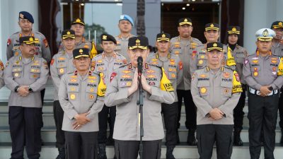 Polda Riau Kirim 3 Truk Bantuan Sembako Korban Banjir Bandang Sumbar