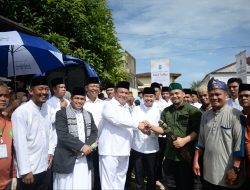 Pj Gubri bersama Warga Saksikan Penyembelihan Hewan Kurban Bantuan Presiden Jokowi