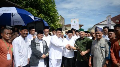 Pj Gubri bersama Warga Saksikan Penyembelihan Hewan Kurban Bantuan Presiden Jokowi