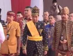 Gunakan Baju Kesultan Melayu Riau, Presiden Jokowi Pimpin Peringatan Hari Lahir Pancasila 2024 di Dumai
