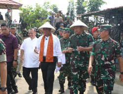 Panen Bawang Merah Kepala Staf Angkatan Darat dan Menteri Pertanian Sejahterakan Pertanian