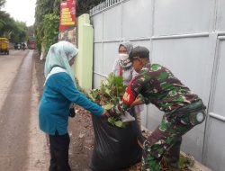 Ciptakan Lingkungan Bersih Babinsa Kerja Bakti Bersama Pemerintah Desa Lambangsari