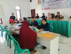 Simak !!! Aksi Babinsa Bantu Masyarakat Dampingi Penyerahan Sertifikat PTSL