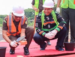 Kajati Riau Lakukan Peletakan Batu Pertama Pembangunan Gedung serta Dermaga Penyimpanan Barang Bukti dan Rampasan Kejari Siak