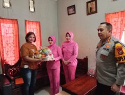 Dalam Rangka HUT Bhayangkara Ke-78, Kapolresta Pekanbaru Bersama PJU Anjang Sana ke Rumah Personil