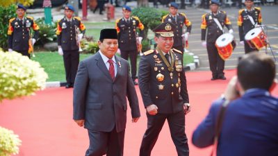 Menhan Prabowo Subianto Terima Penghargaan Tanda Kehormatan Bintang Bhayangkara Utama Polri