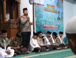 Jalin Silaturahmi Jelang Pilkada Serentak Tahun 2024, Polres Pelalawan Gelar Sholat Subuh Harmoni di Masjid Al-Munawwaroh