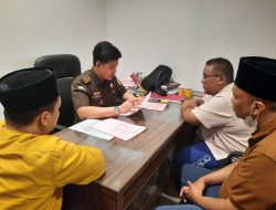 Tim Jaksa Pidsus Kejati Riau Terima Penyerahan 3 Tersangka dan Barang Bukti Perkara Dugaan Tipikor Penyaluran KUR Bank BNI KCP OBO Bengkalis