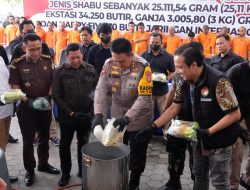 Ditresnarkoba Polda Riau Musnahkan 25 Kg Sabu dan 34 Ribu Butir Pil Ekstasi