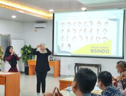 Rutan Kelas 1 Jakarta Pusat Gandeng Sekolah Khusus YKDW 02 Tangerang Berikan Pelatihan Bahasa Isyarat Bagi Para Pegawai