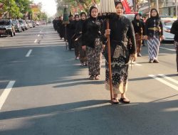 Santri Gerbang Ikut Ramaikan Kirab HUT Sukoharjo Ke 78 Tahun