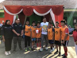 Senam Pagi Bersama Lansia, Tri Adhianto Bagi-Bagi Hadiah