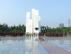 Dalam Rangka HBA ke-64 dan HUT IAD ke-24, Wakil Jaksa Agung Pimpin Upacara Ziarah dan Tabur Bunga di Taman Makam Pahlawan Kalibata