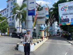 Satgas Kawal Lantas Gatur Lalin di Seputaran RSUD Arifin Ahmad Dalam Rangka Pemeriksaan Balon Cagub/Wagub