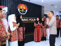 Jelang HUT Humas Polri, Irjen Pol Sandi Berangkatkan Anggotanya Umroh