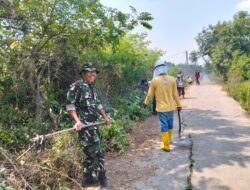 Babinsa Koramil 11 Pebayuran Gelar Jumat Bersih di Desa Kertajaya