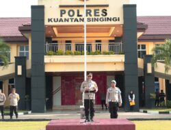 Wujudkan Kamtibmas Jelang Pilkada 2024, Kapolres Kuansing Pimpin Apel Akbar Polisi RW