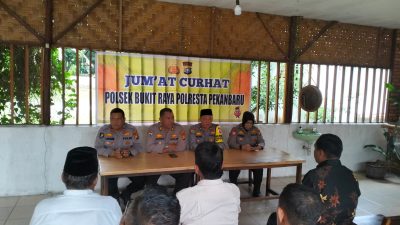 Dengar Keluhan Warga, Polsek Bukit Raya Gelar Jum’at Curhat di Kelurahan Simpang Tiga