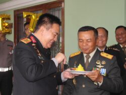 HUT ke 79 TNI, Irjen Pol Mohammad Iqbal Beri Kejutan kepada Brigjen TNI Sugiyono 